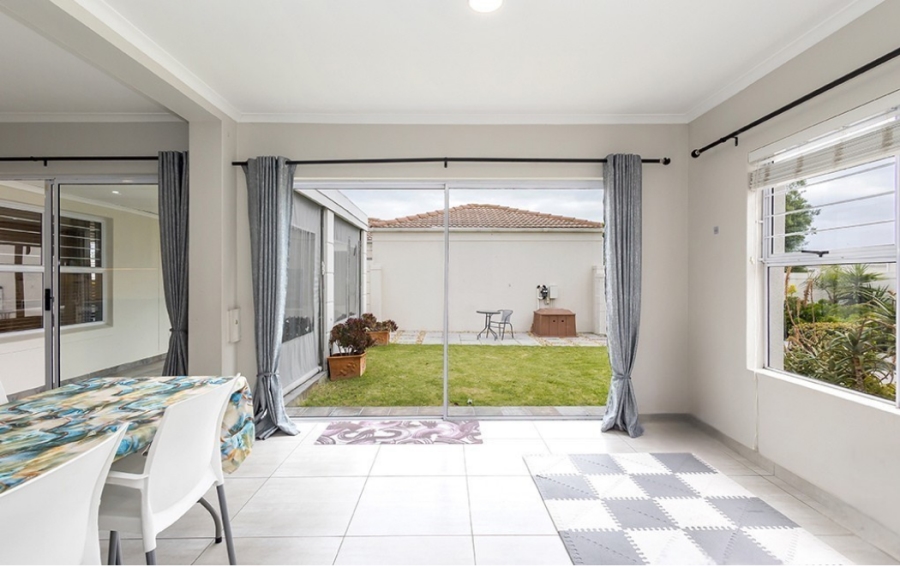 3 Bedroom Property for Sale in Sunningdale Western Cape
